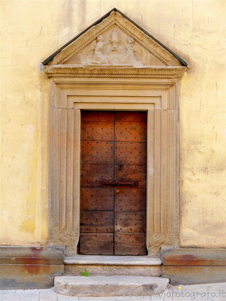 Castiglione Olona (Varese) - Entrata laterale della Chiesa di Villa